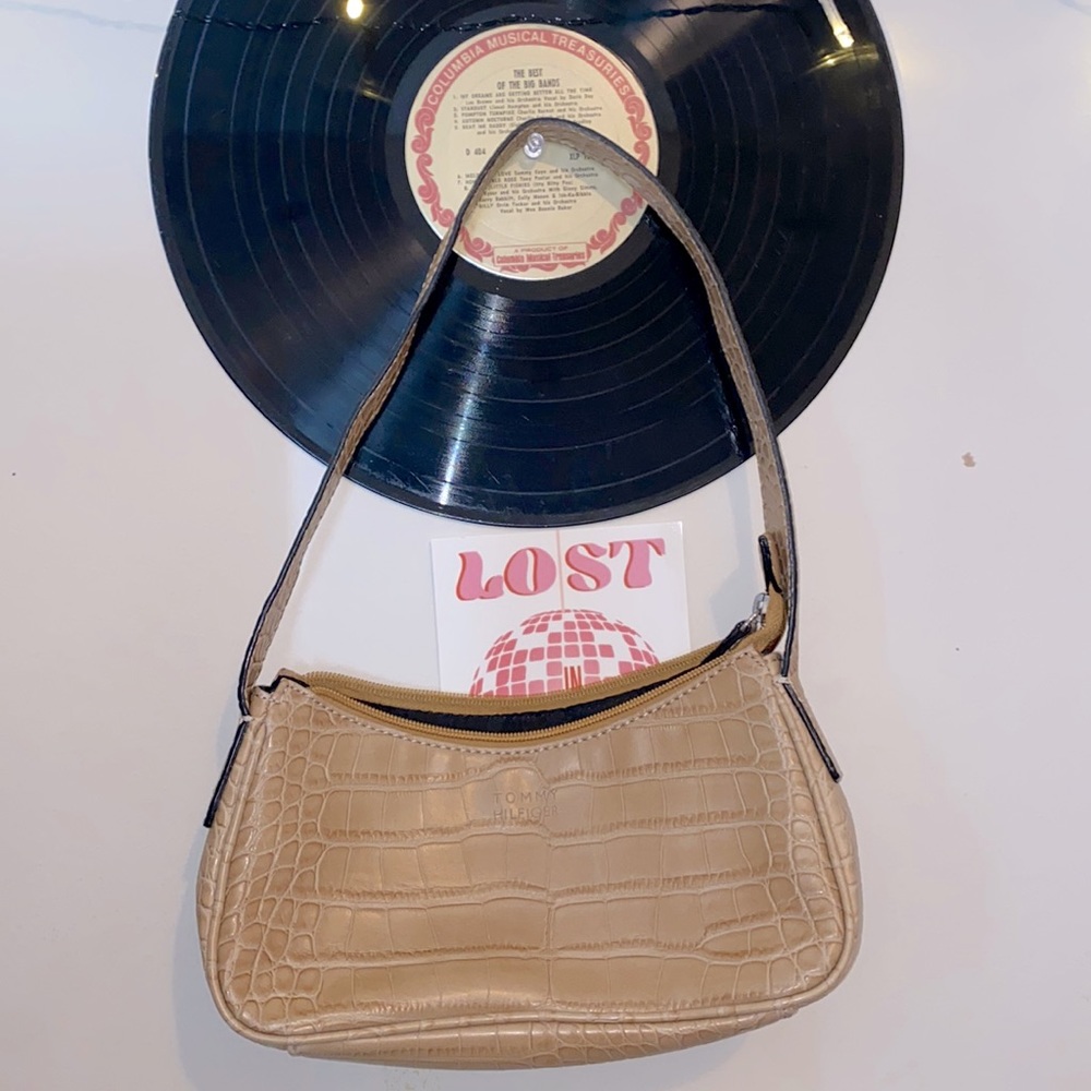 vintage tommy hilfiger tan bag!
